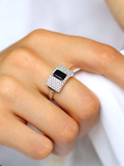 Bague en argent massif rhodié et onyx noire