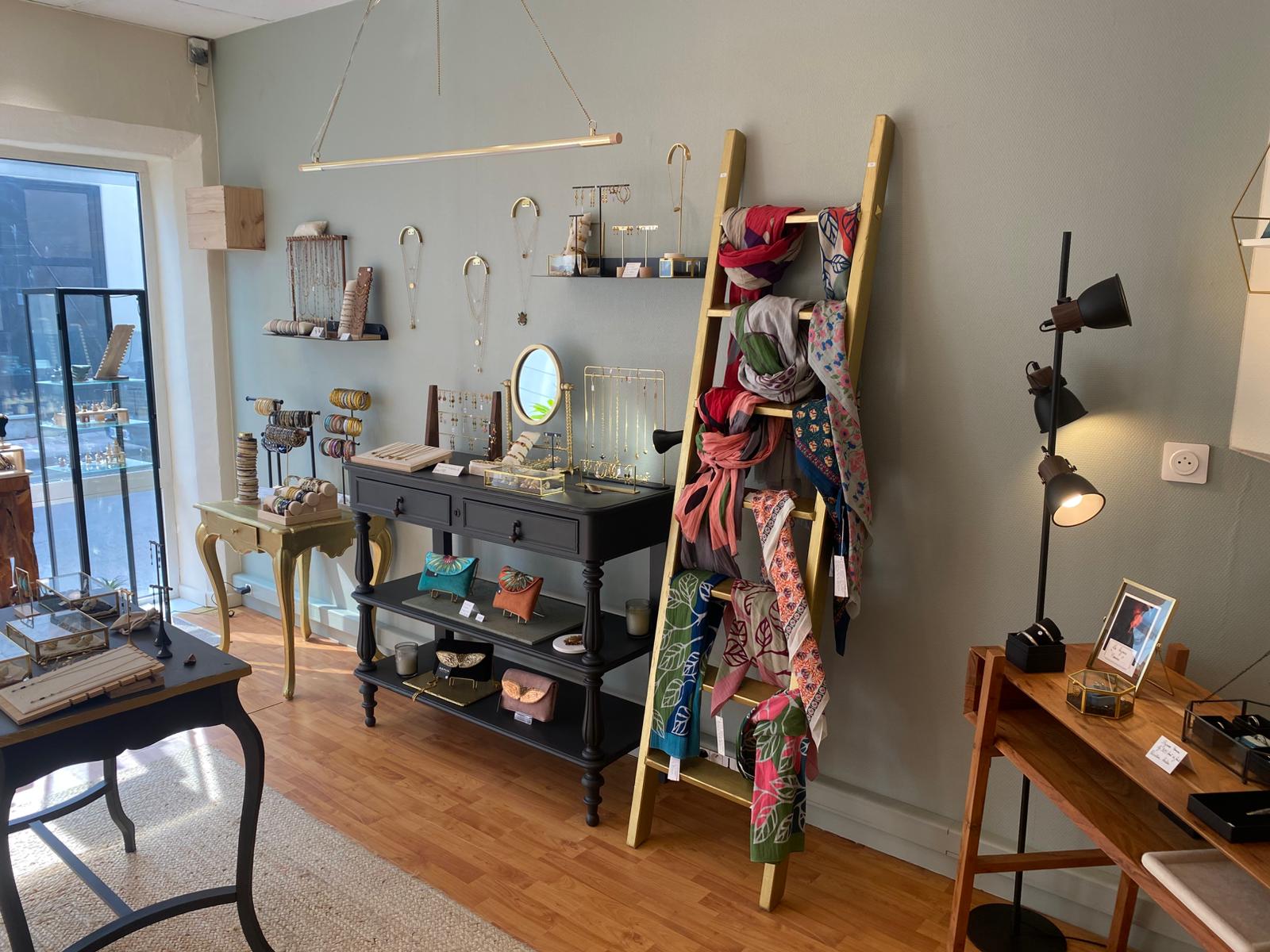 Boutique Mélusine au Touquet : bagues, pendentifs, bracelets, bijoux artisanaux