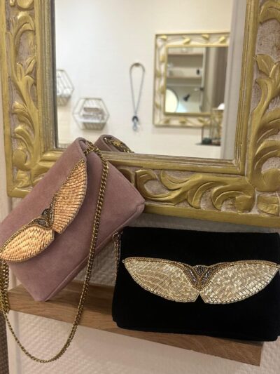 Pochette brodées en cuir