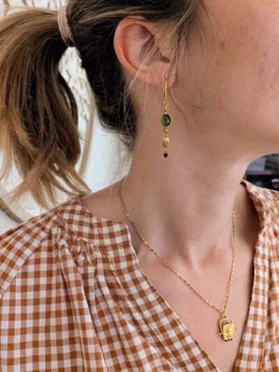 Boucles pierre main coeur