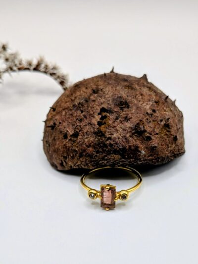 Bague rectangulaire Tourmaline rose et diamants