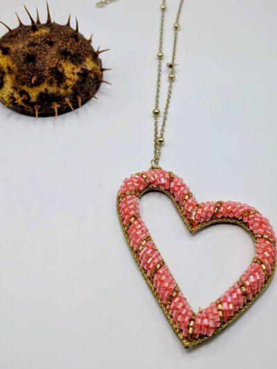 Sautoir brodé coeur