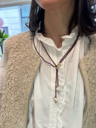Collier long en grenat et perles de culture Fait main en Sicile En boutique au Touquet