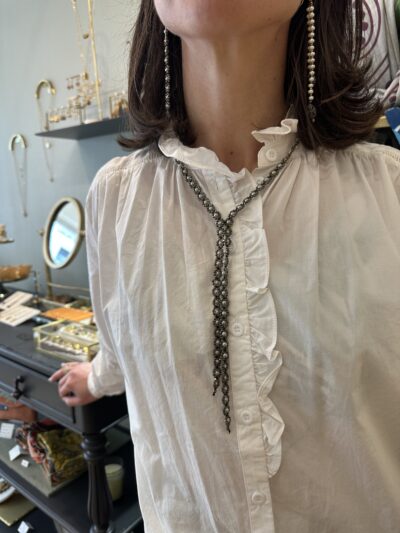 Collier long en perles de culture grises et pyrite Travail fait main en Sicile Boutique de créateurs au Touquet