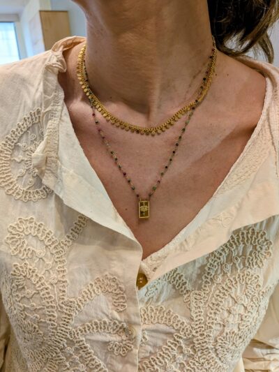 Collier pastille en plaqué or Création artisanale Parisienne Magasin de créateurs au Touquet