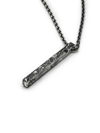 Collier de forme carrée