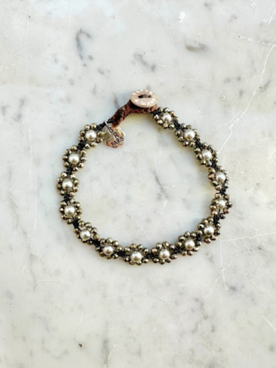 Bracelet en perles de cultures grises et pyrite longueur 17 cm