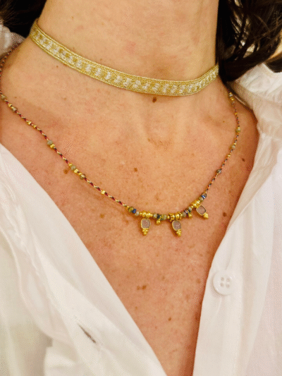 Collier en fil de soie 3 pierres