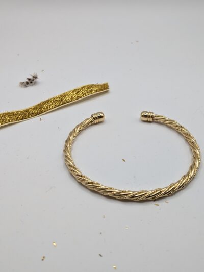 Jonc torsadé fin baigné d'or à 1 micron Création artisanale parisienne