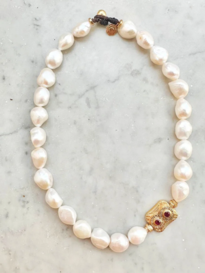 Pièce unique, artisanat Italien. Collier en perles de culture et médaillon ancien Boutique au Touquet