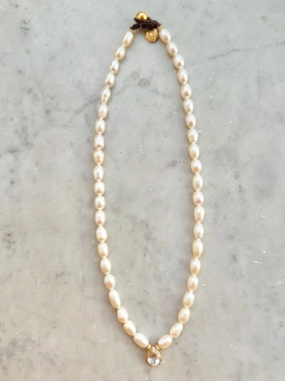 Collier en perles de culture et goutte en Topaze blanche