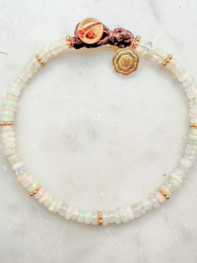 Bracelet en opales blanches et vermeil de 17 cm, apaisement et pureté de l'esprit. Fait main en atelier Sicilien