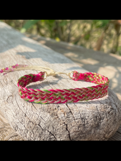 Bracelet en fils de soie 100 % artisanat français, nœud coulissant, chez Mélusine Bijoux au Touquet