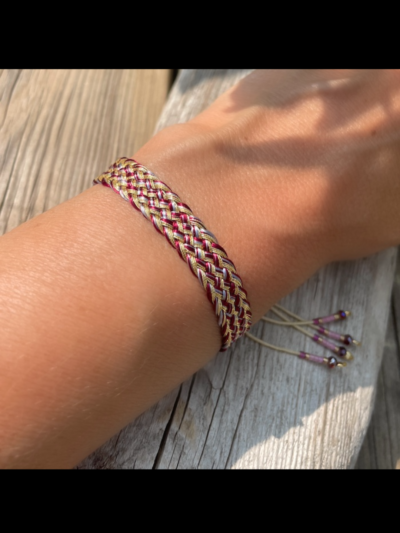 Bracelet en fils de soie 100 % artisanat français, nœud coulissant, chez Mélusine Bijoux au Touquet