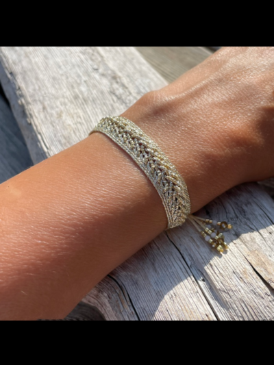 Bracelet en fils de soie 100 % artisanat français, nœud coulissant, chez Mélusine Bijoux au Touquet