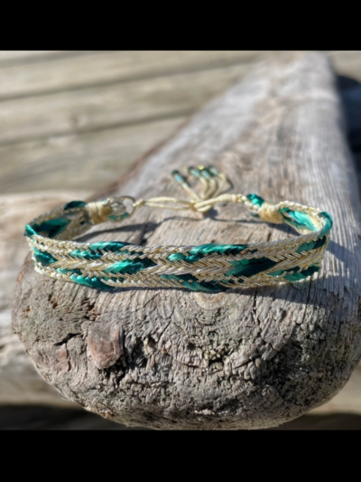 Bracelet en fils de soie 100 % artisanat français, nœud coulissant, chez Mélusine Bijoux au Touquet