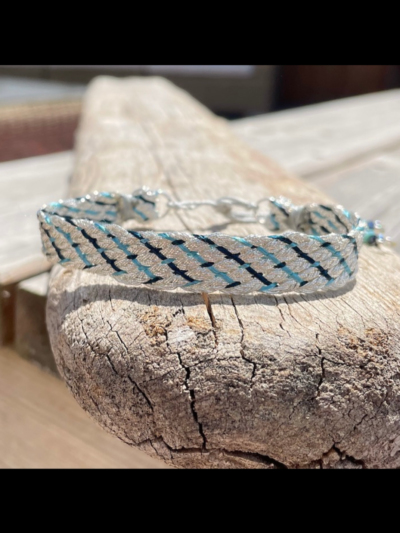 Bracelet en fils de soie 100 % artisanat français, nœud coulissant, chez Mélusine Bijoux au Touquet