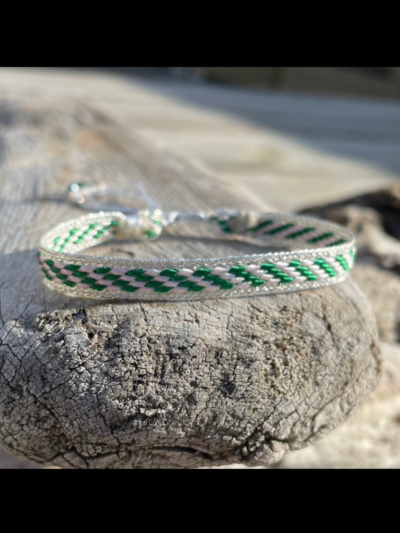 Bracelet en fils de soie 100 % artisanat français, nœud coulissant, chez Mélusine Bijoux au Touquet