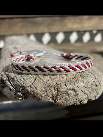 Bracelet en fils de soie 100 % artisanat français, nœud coulissant, chez Mélusine Bijoux au Touquet