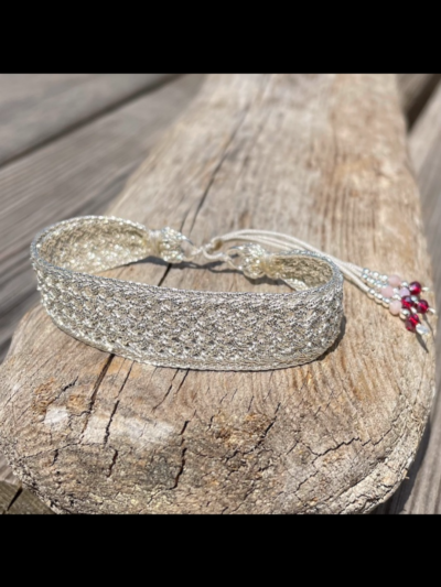 Bracelet en fils de soie 100 % artisanat français, nœud coulissant, chez Mélusine Bijoux au Touquet