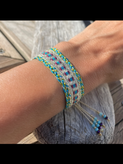 Bracelet en fils de soie 100 % artisanat français, nœud coulissant, chez Mélusine Bijoux au Touquet