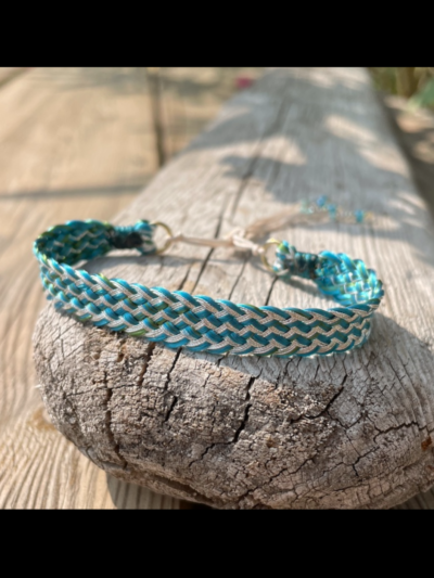 Bracelet en fils de soie 100 % artisanat français, nœud coulissant, chez Mélusine Bijoux au Touquet