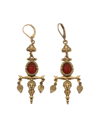 Boucles d'oreilles d'inspiration Africaine en plaqué or 24 carats et pierre naturelle de Cornaline. Longueur 6 cm. Travail artisanal en atelier sur Paris