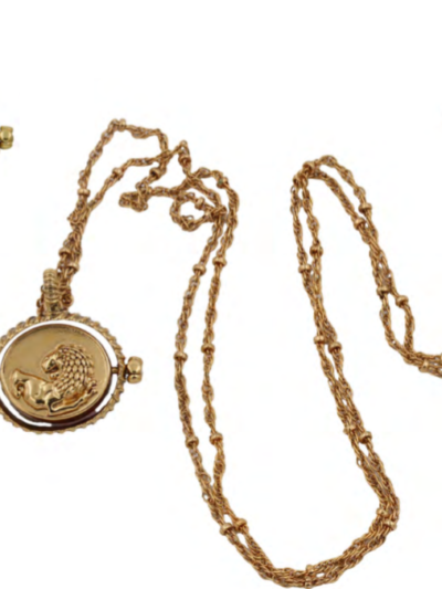 Sautoir médaille pivot en plaqué or 24 carats à 1 micron. Médaille pivotante pierre naturelle de Cornaline. Longueur 72 cm . Création artisanale Parisienne