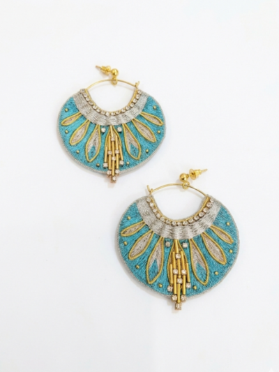 Boucles d'oreille en broderie et revêtement en cuir Fermoir à puces en  acier inoxydable Travail de broderie fait main, création Grenobloise